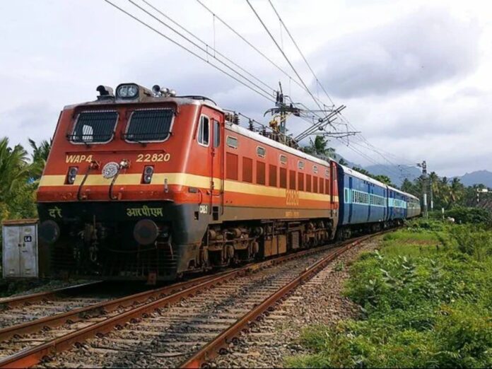 RAIL NEWS : त्योहारों पर रेलवे की विशेष व्यवस्था, 30 नवंबर तक चलेंगी 519 स्पेशल ट्रेनें, लेकिन 26 रहेंगी रद्द 