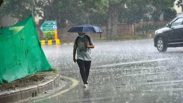 Weather Update: अगले 24 घंटे रहें सावधान, प्रदेश के कई जिलों में तूफानी बारिश का अलर्ट